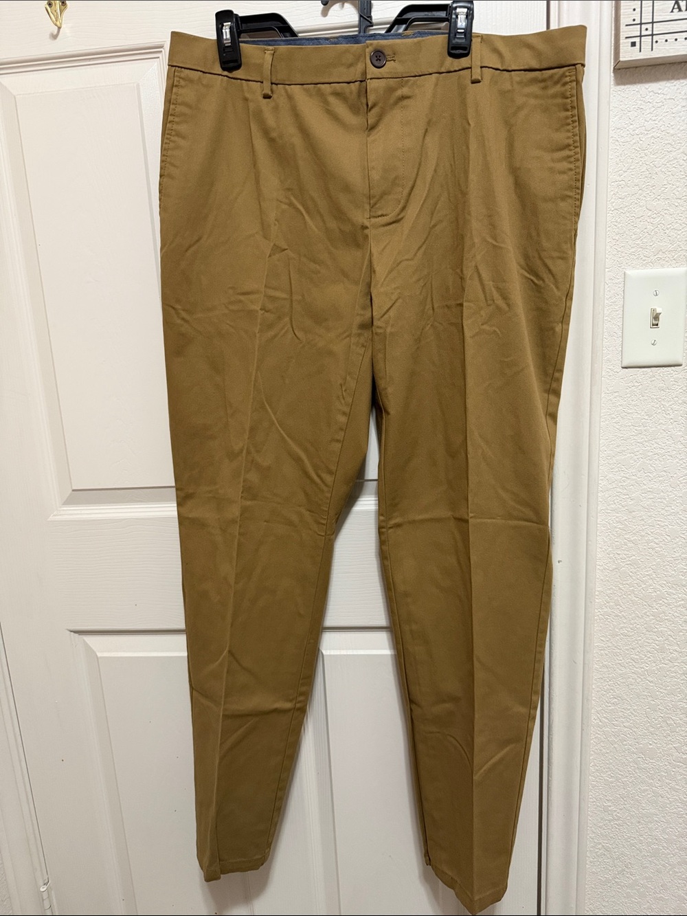 Old Navy Men's Khaki Chino Pants - Tan